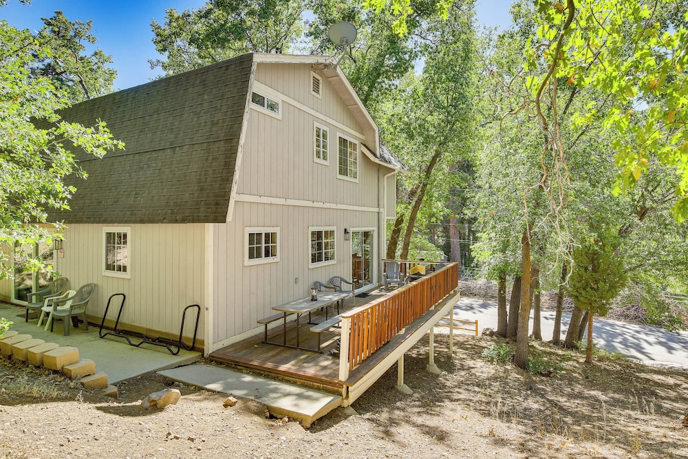 Big Bear Lake Cabin w/ Deck, Grill & Fireplace!