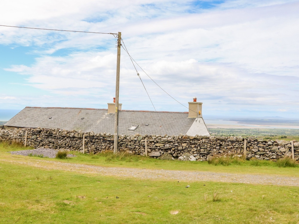 Bryn Derwen