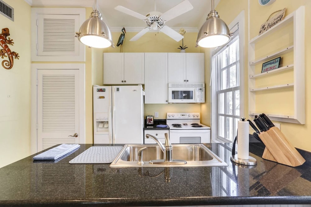 Lazy Gecko by Avantstay Walk to Duval St in Key West! Month Long Stays Only view 5