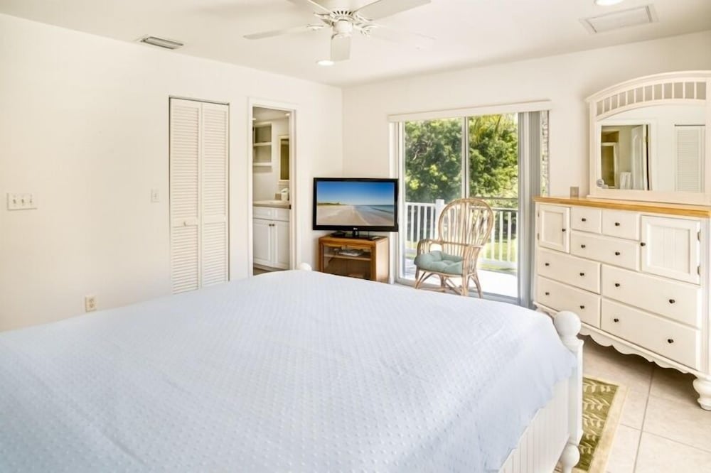 Baywatch Casa 3 Bedroom Home by RedAwning view 3