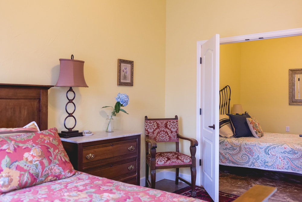 High Cotton Inn