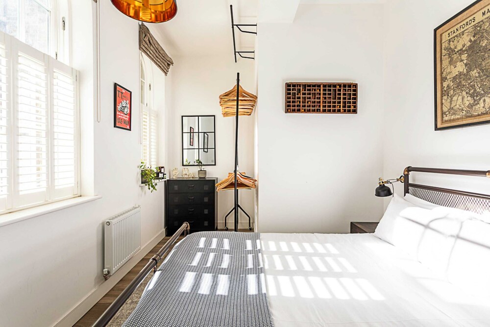 Contemporary Victorian Studio