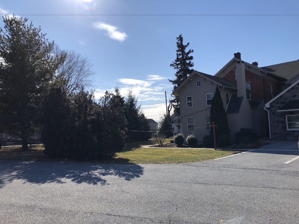 Hotel Red Rose Bed & Breakfast - Image 1