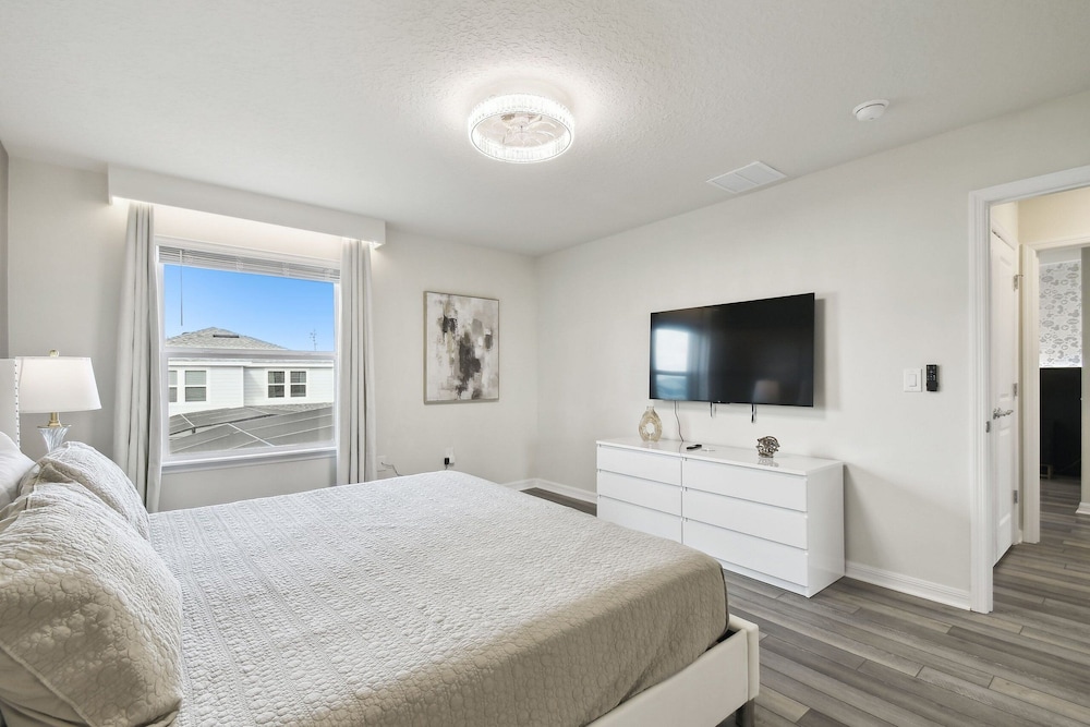 5 BD En-suites, Game Room, Pool, Sleeps 14, Disney