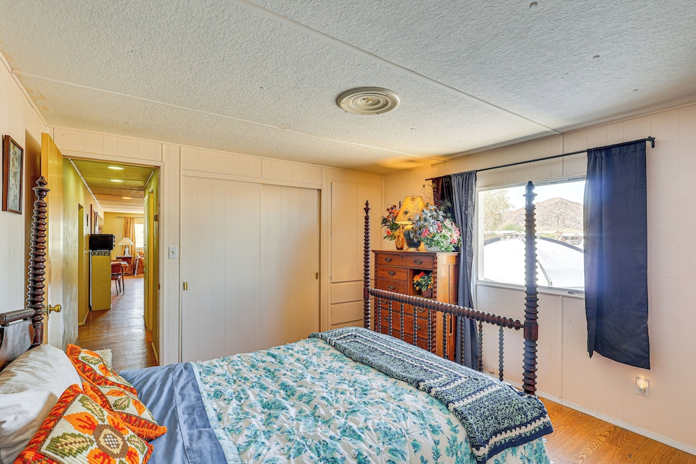 Snowbird Heaven: Rural Quartzite Home Near Hiking