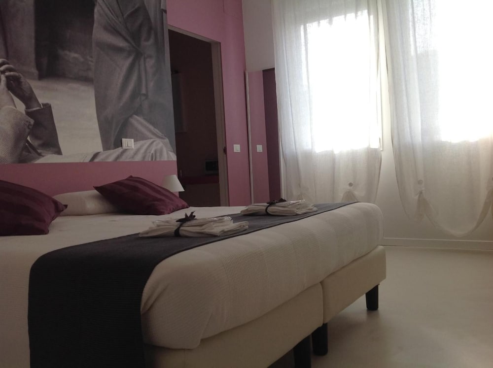 Villa Venice Movie