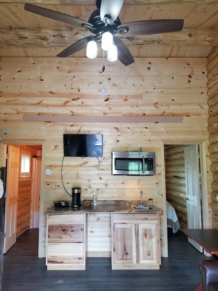 No Name City Luxury Cabins & RV