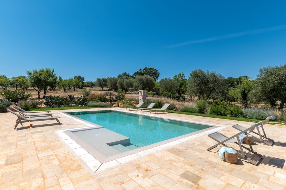 Trulli Pietra Rossa With Pool by Wonderful Italy