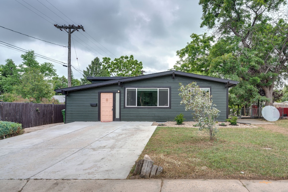 Game Room & Fire Pit: Family-friendly Loveland Gem