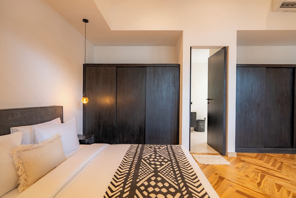Black Villa by Betterplace