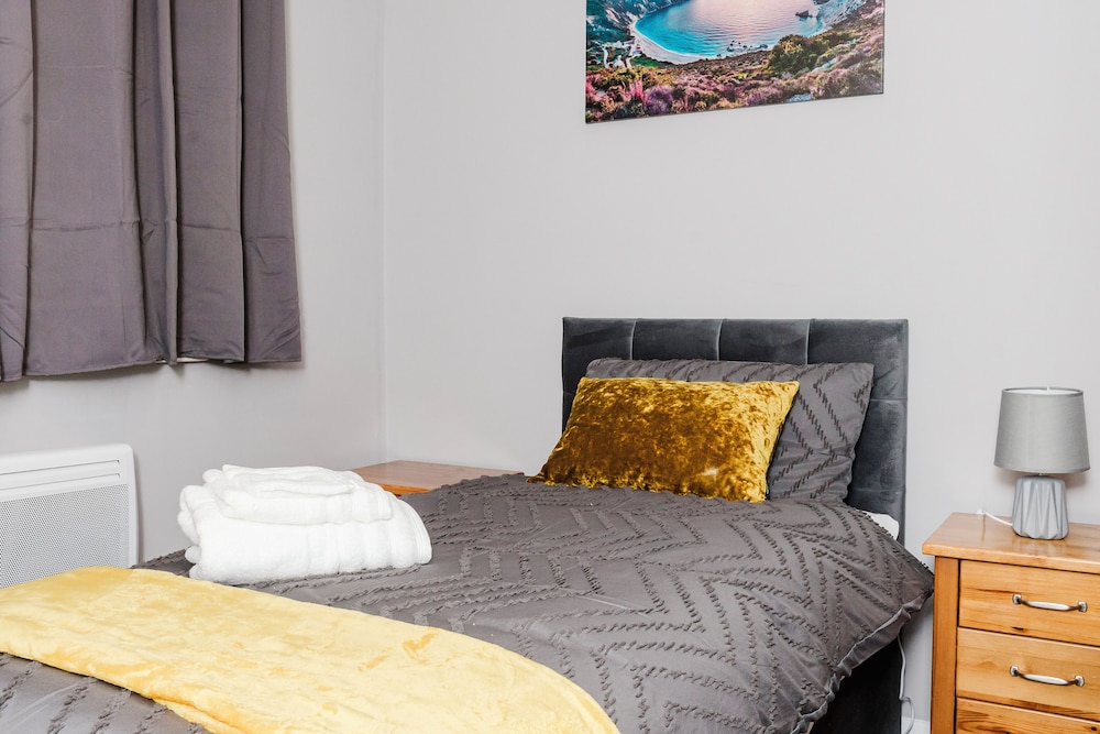Corby-2 Bedroom-1bathroom-parking - Upto 5 Guests view 5