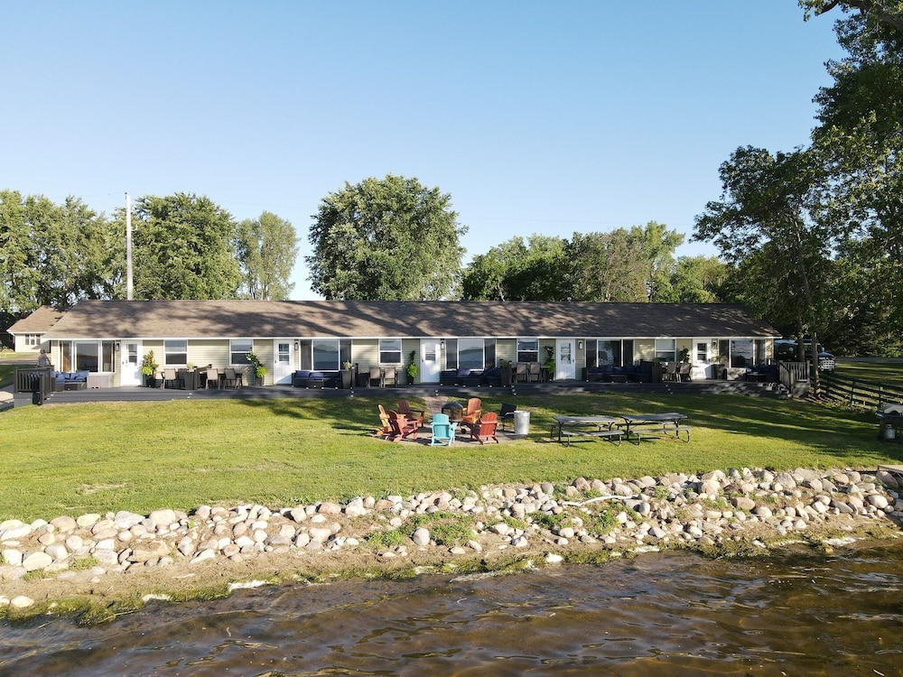 Rizzy's on the Lake - Property Image 21