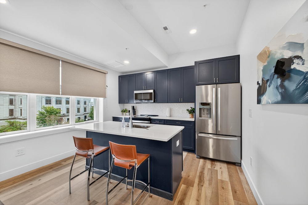 Stylish Downtown Unit With Historic Charm 2 Bedroom Apts