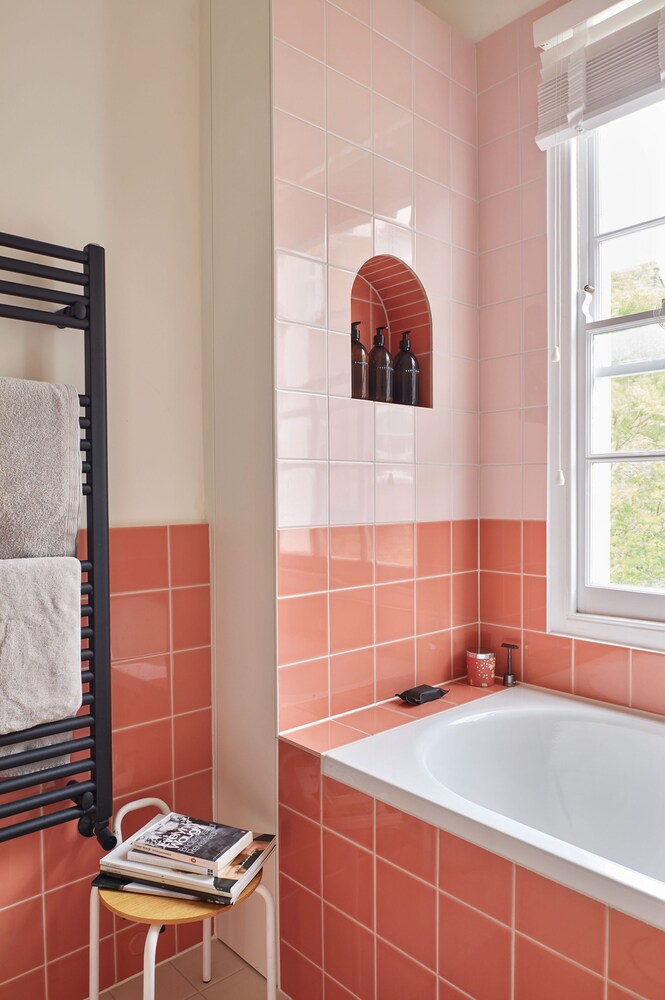 JOIVY Stylish 2-Bed House W/ Private Garden In Hackney