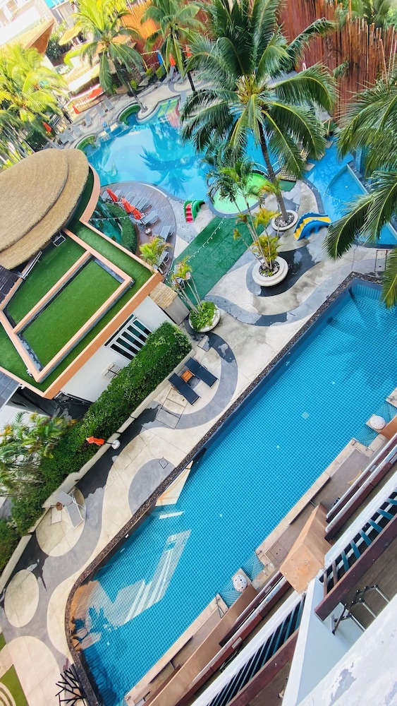 The Beach Heights Resort