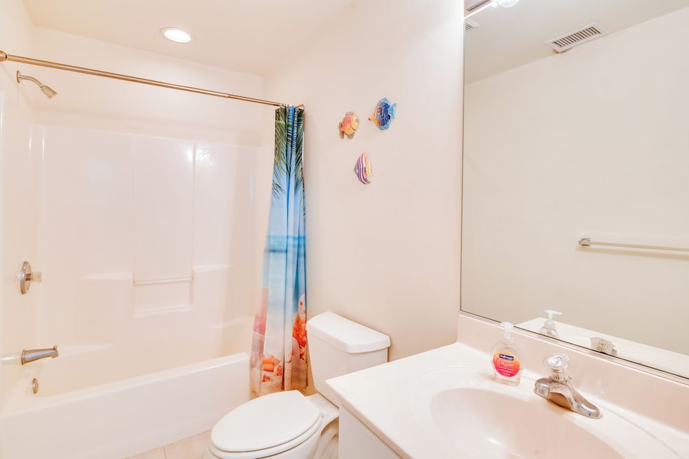 Half-mi to Wildwood Boardwalk: Family-friendly Apt