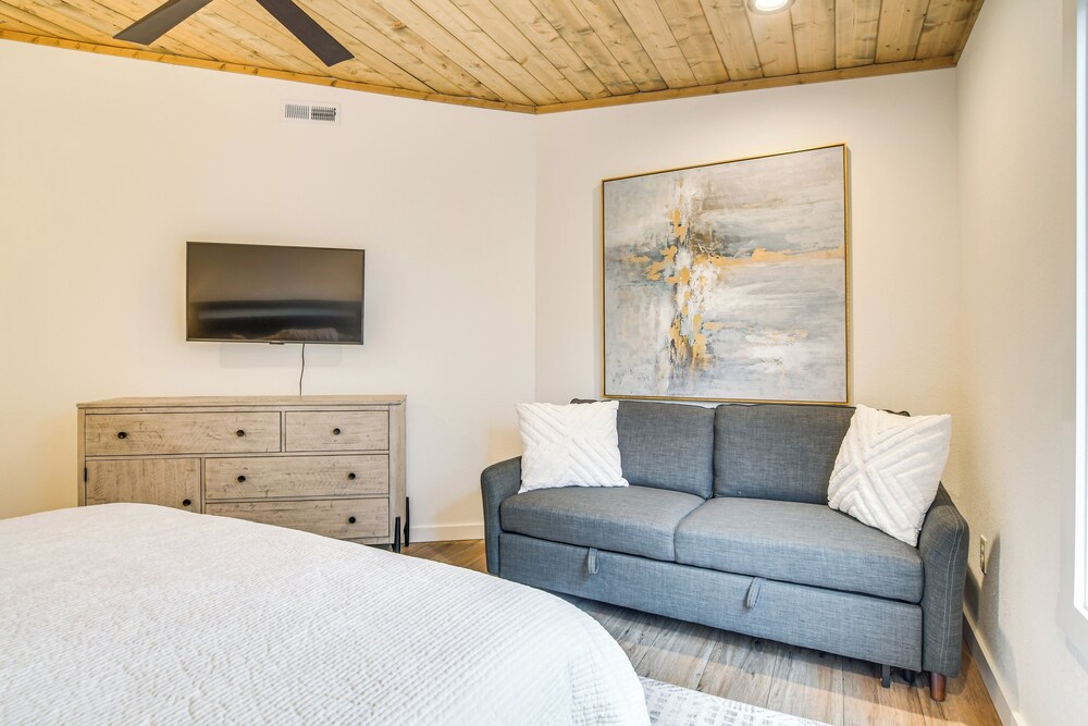 Fireplace + Lake Access: Waterfront Branson Escape