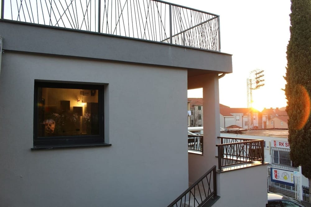 Sleeps 8, Pet Friendly, Garden & Roof Terrace view 5