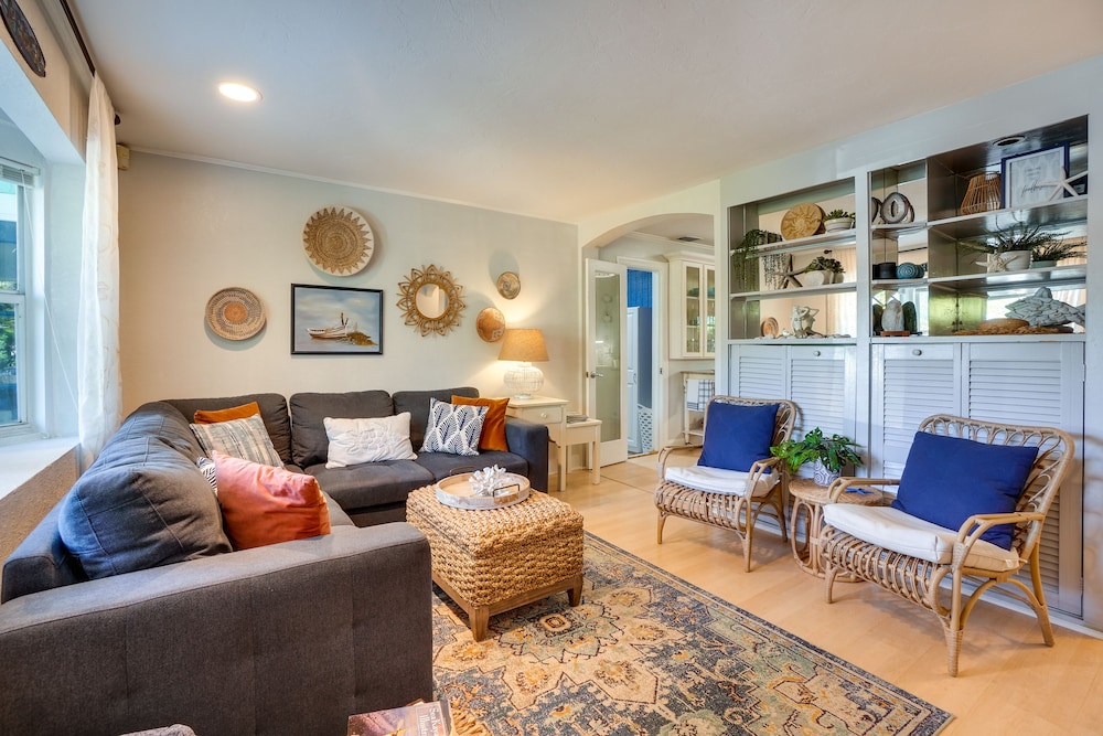 Dreamy Palm Harbor Cottage, Steps to Crystal Beach view 2