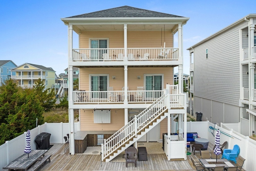 Sea You Soon / 207 Brunswick Ave West 4 Bedroom Home by RedAwning view 2