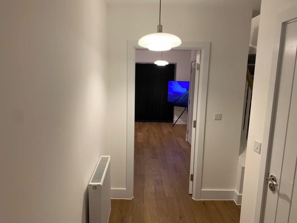 4bed House - Direct Links Into Central London