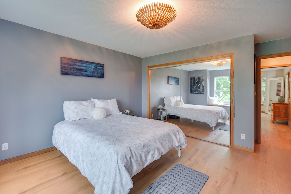 Swim Dock & Game Room: Lakefront Home in Siren!