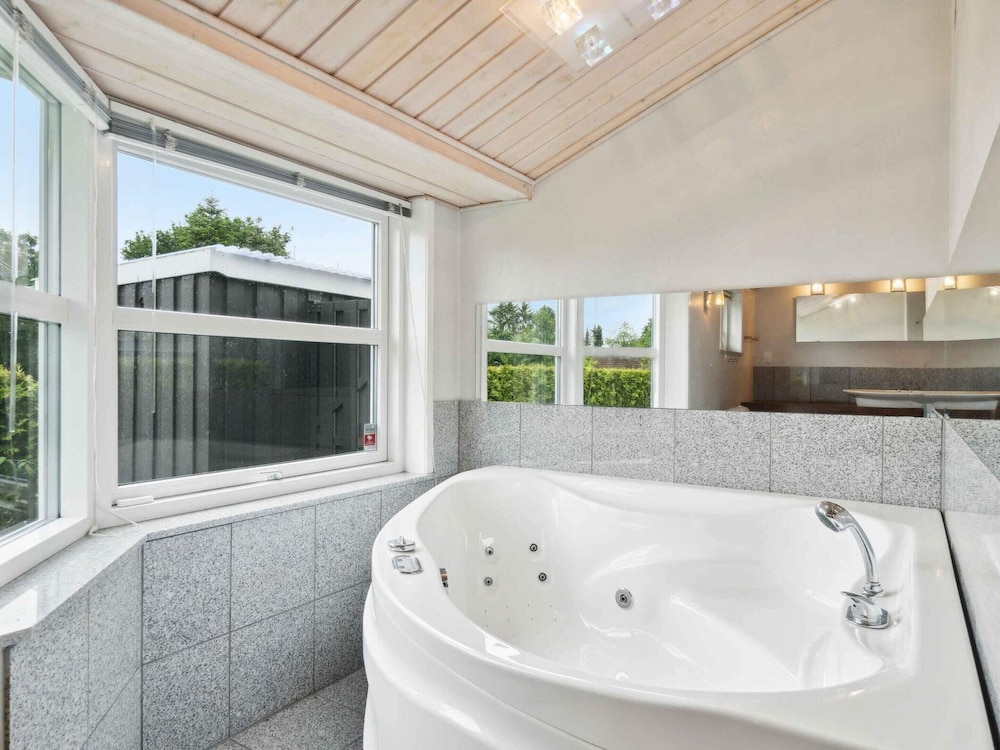 5 Star Holiday Home in Farvang