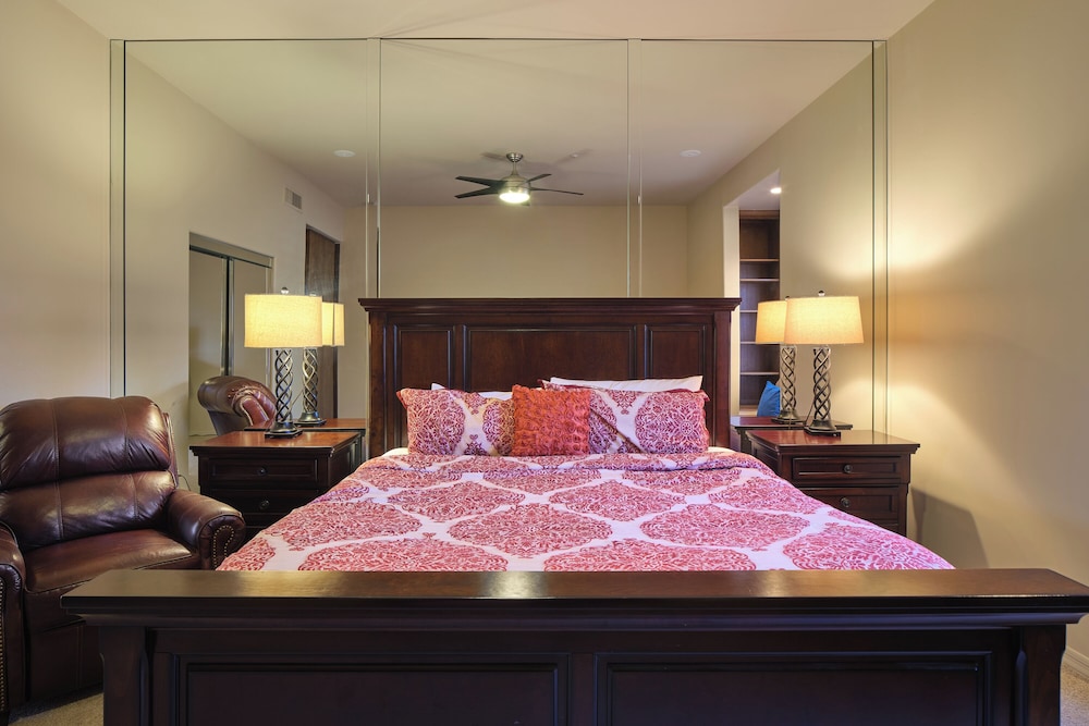 Valley View Villa - Private Pool - Hidden Bedroom