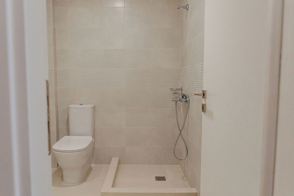 Phaedrus Living: Seaside Thalassa Cretan D101
