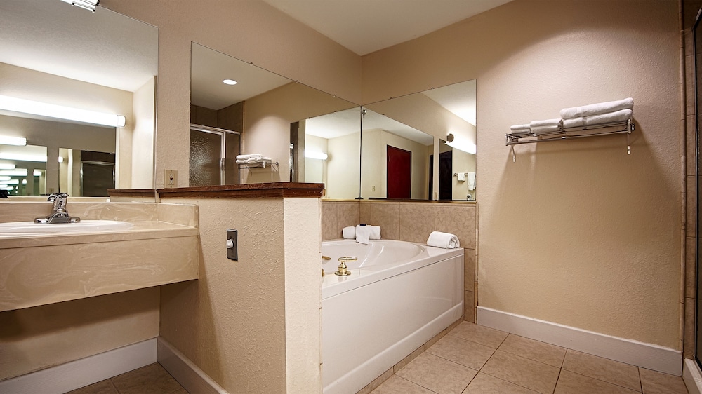 Quality Inn & Suites Carthage near Precious Moments Chapel