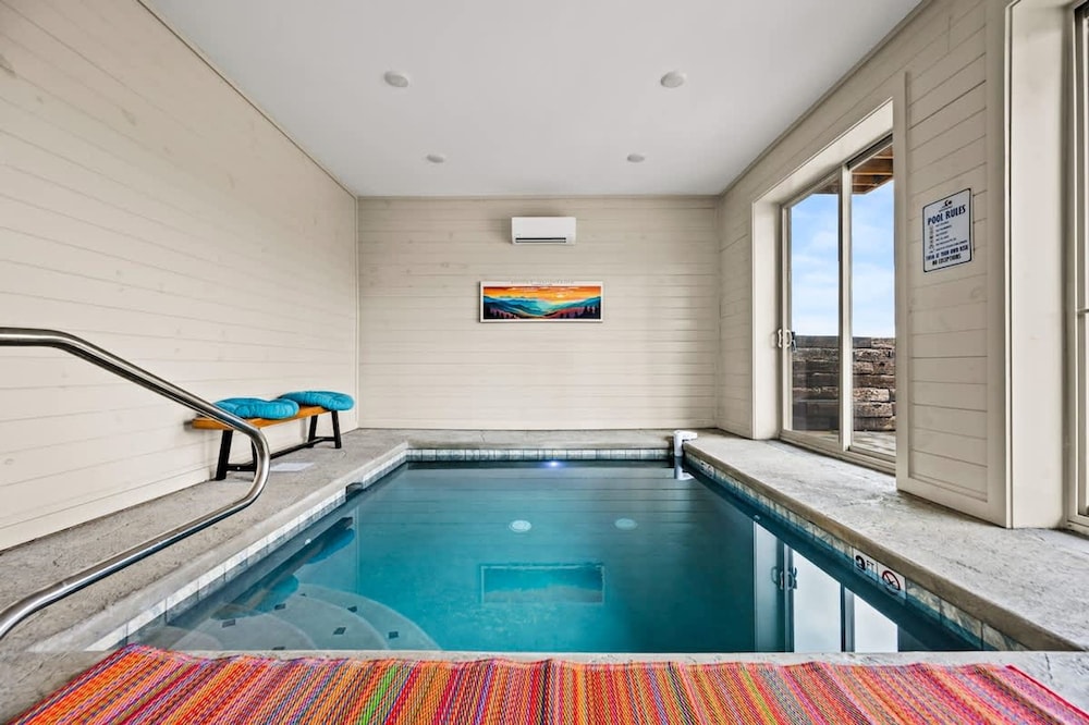 NEW Lake View Indoor Pool Sleeps 14 Hot Tub