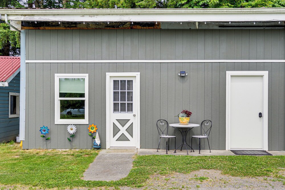 9 Acres, Pick Your Own Apples: Cabin in Arlington!