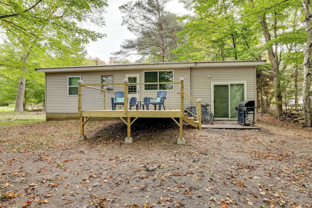 Walk to Lake Hamlin: Cottage Near Boat Launch