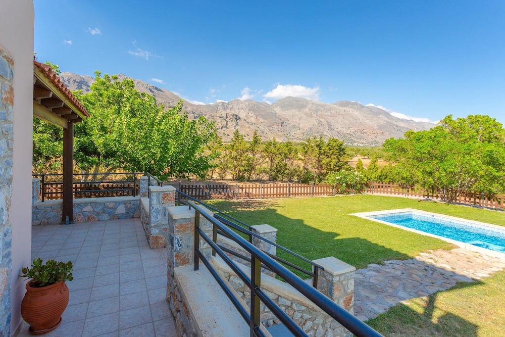 Spiros Beach Villa Large Private Pool Walk to Beach Sea Views A C Wifi Car Not Required - 971 view 4