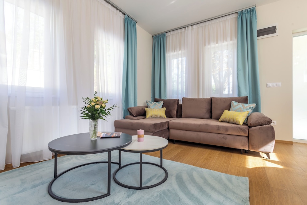 Nemes Apartments