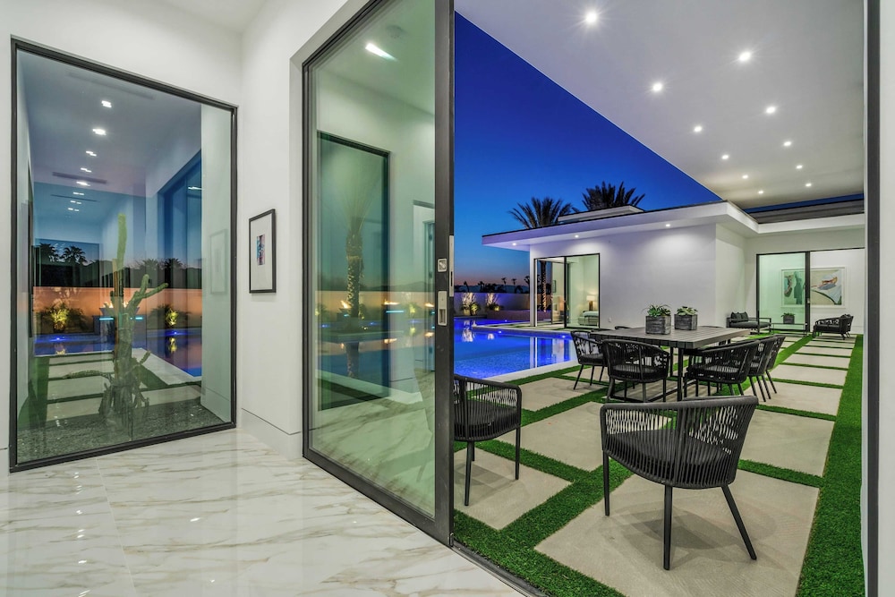 Pool, Hot Tub & Putting Green Minutes From Dining & Golf Bravo Villa #13 by Avantstay