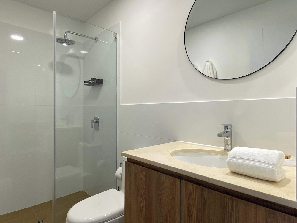 w Refined 1BR in the Heart of Miraflores