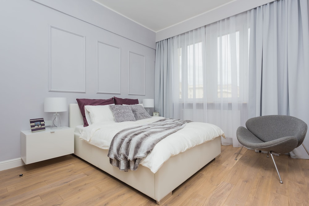 UNIT Centrum deLuX Plac Zbawiciela