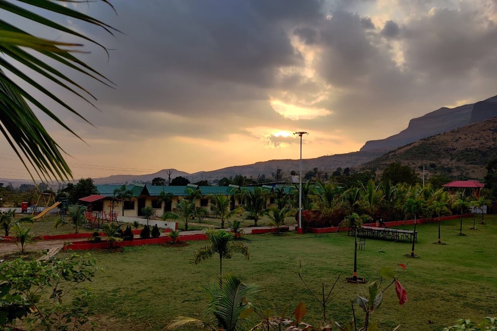 Twin Mountain Resort