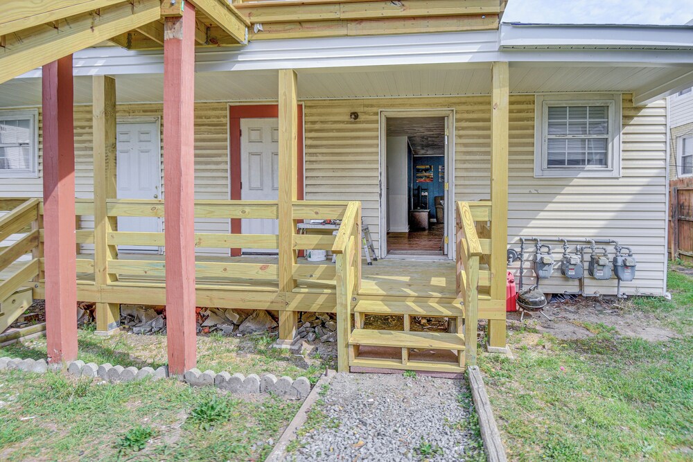 Walk to Beach & Chesapeake Bay: Norfolk Retreat!