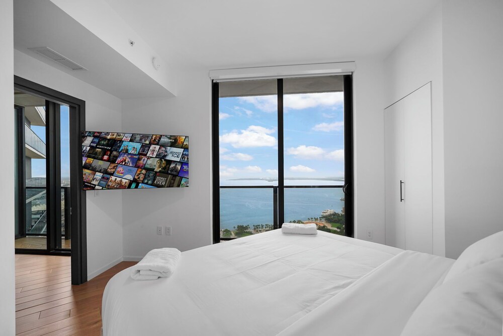 Amazing Bayside View from Condo
