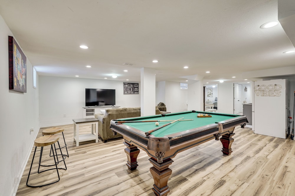 Group Getaway w/ Fenced Yard & Pool Table in Wrens