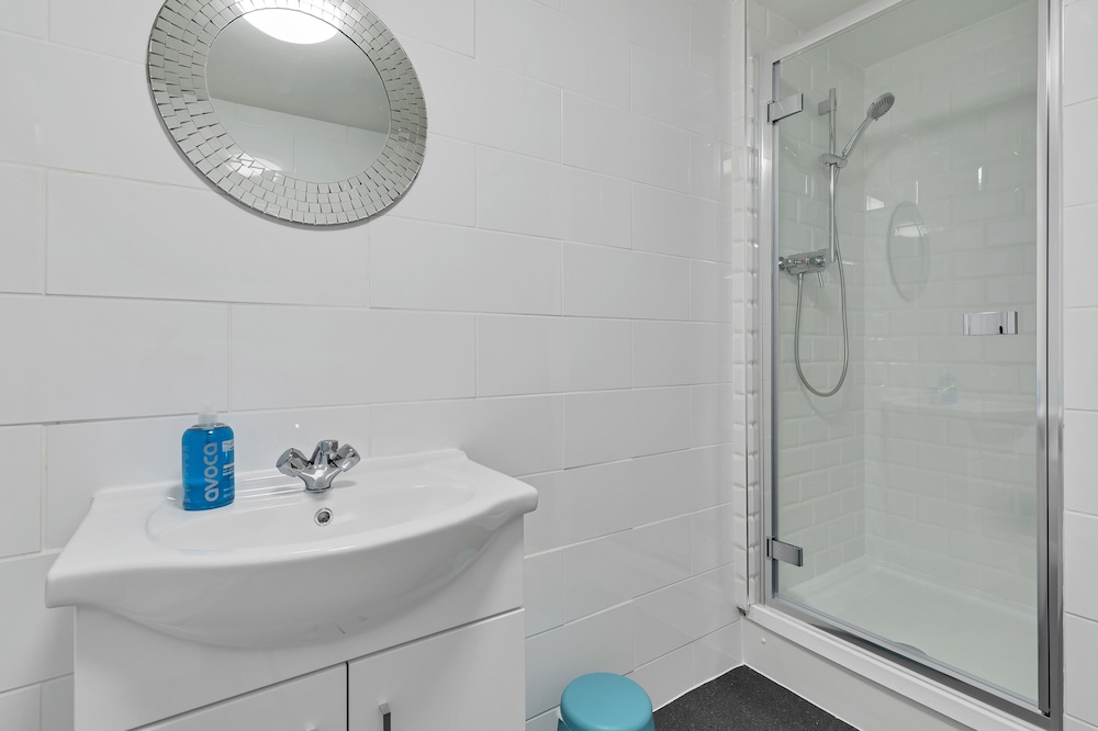 Seabright Townhouse | By My Getaways | Parking for one car view 4