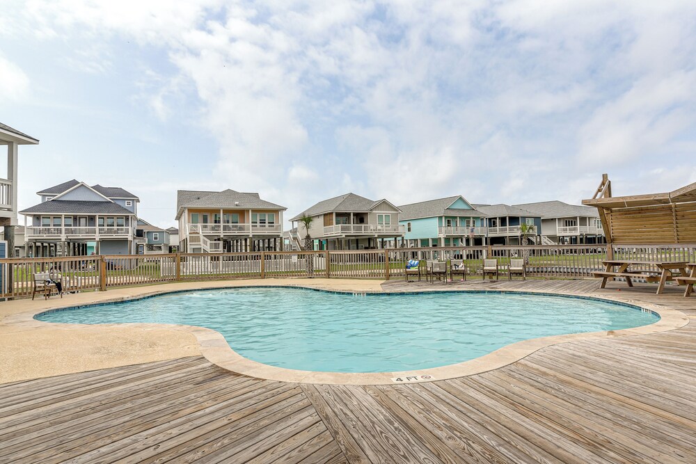 Walk to Beach: Galveston Gem w/ Pool Access