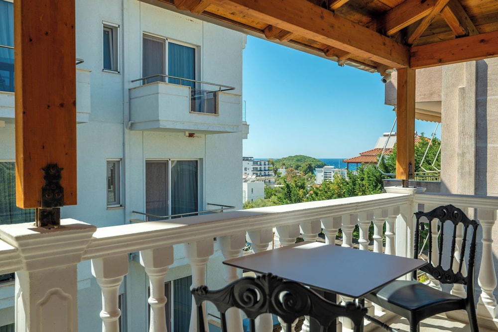 Sunny Villa