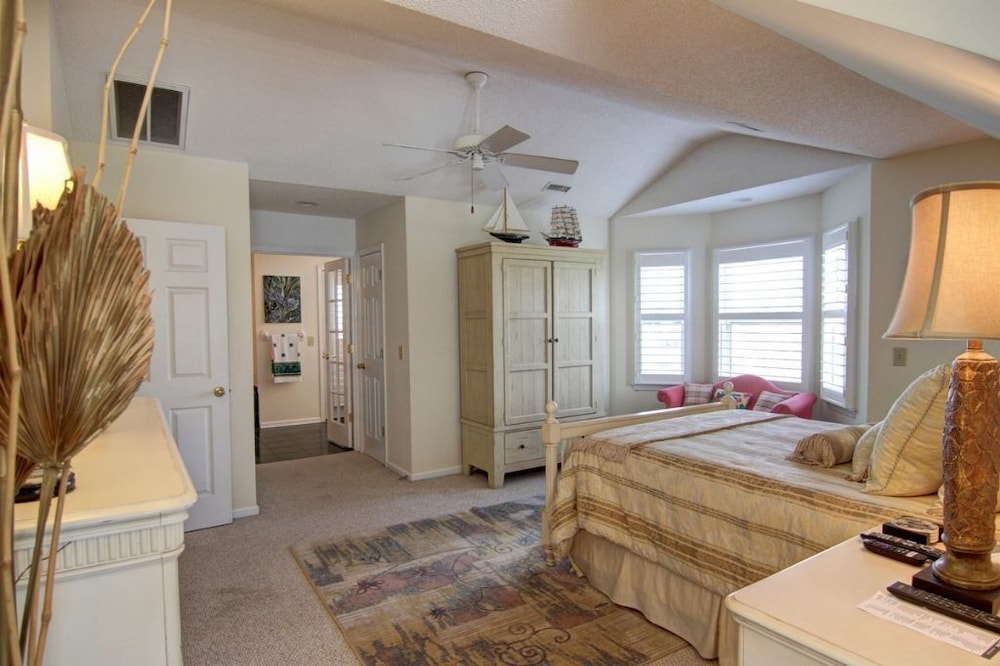 Turtle Cove (formerly Fiddler's Green) 4 Bedroom Home by RedAwning view 4