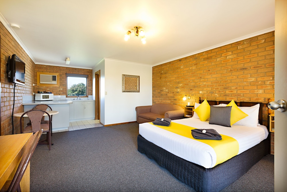 Statesman Motor Inn