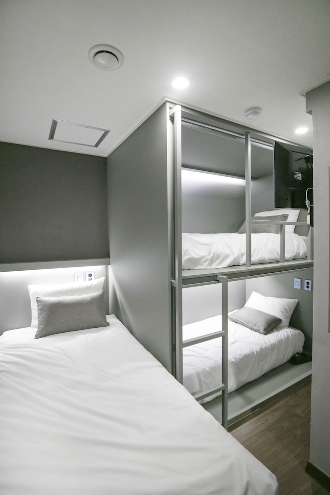 Philstay Myeongdong Station - Hostel