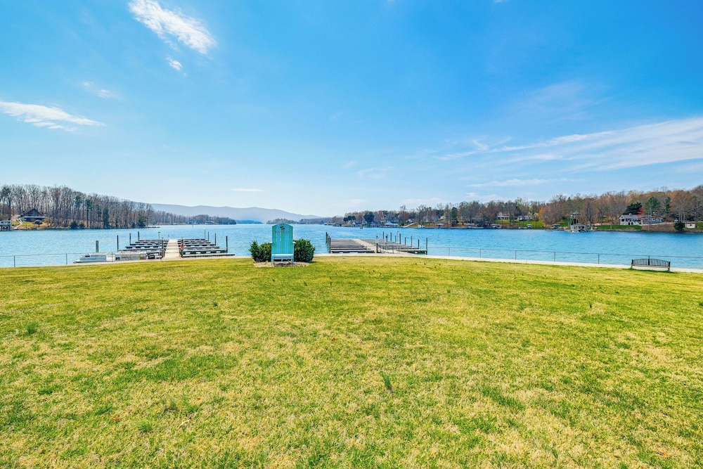 Smith Mountain Lake Retreat w/ Resort Amenities!