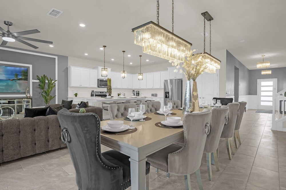 Upstay: Family Retreat w Pool, Cinema & Games Room